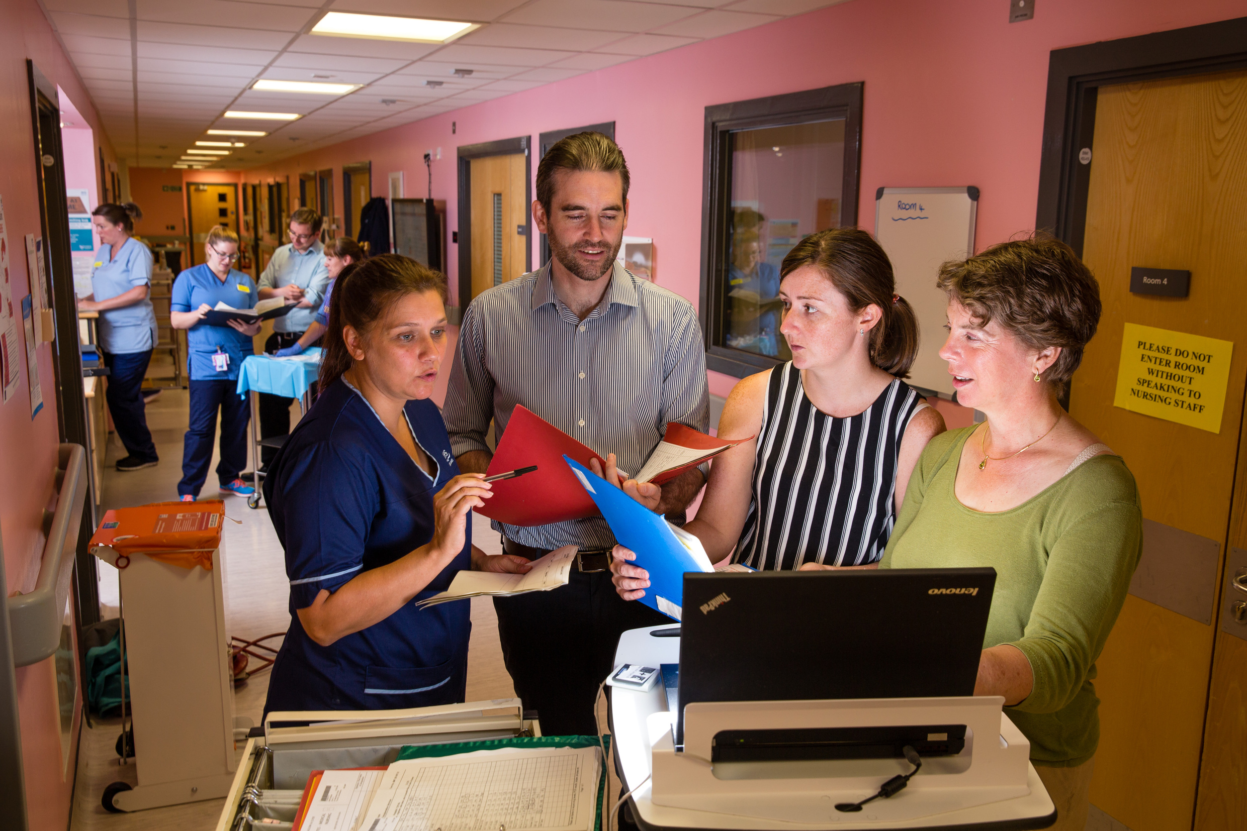Clinical staff on ward, discussion